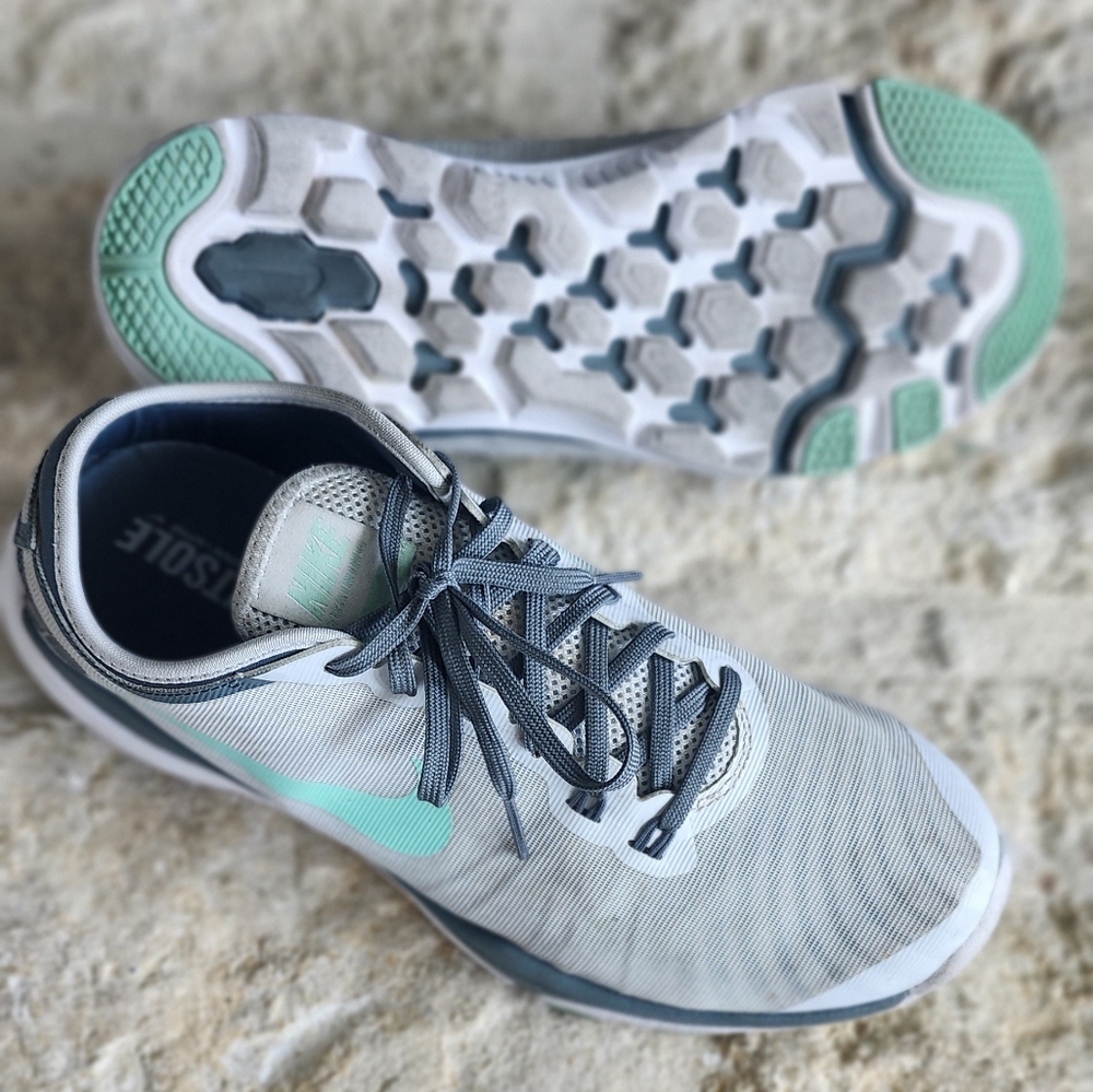 Nike Womens Flex Supreme White and Teal Running Shoes Size 10